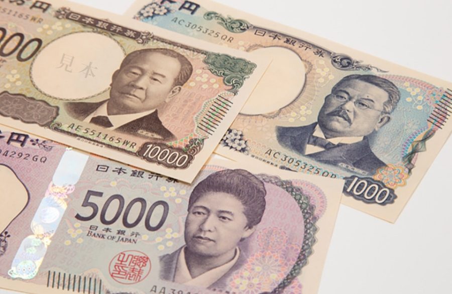 円